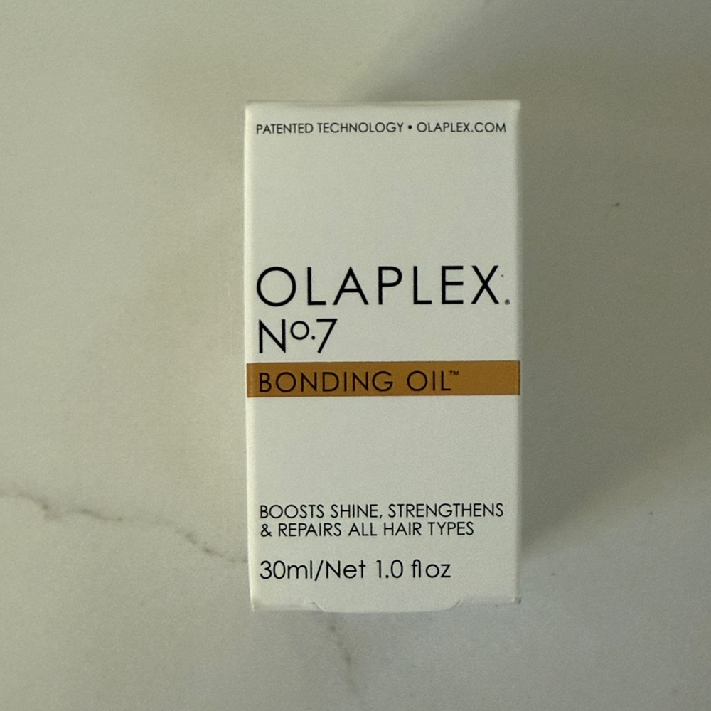 OLAPLEX No.7 Bonding Oil - White and Gold Packaging